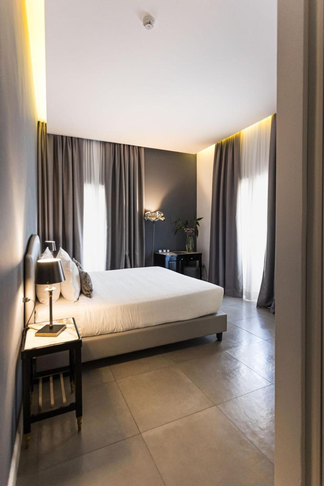 Boutique Hotel Metro 900 Napels Buitenkant foto