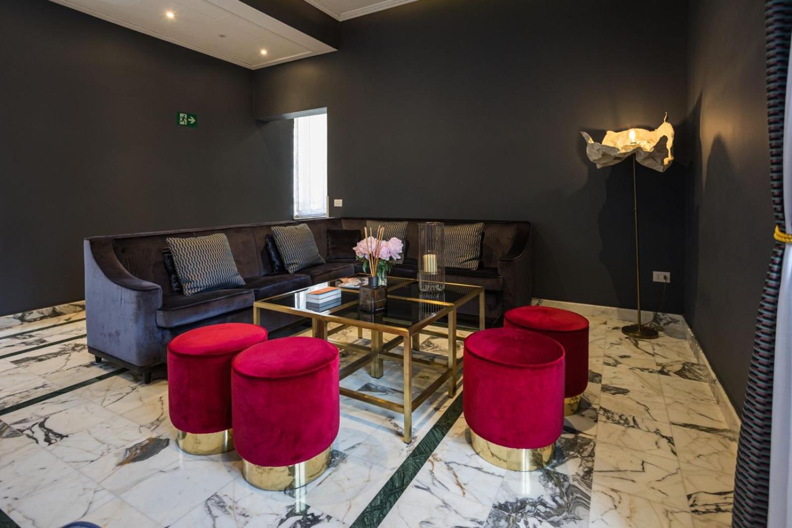 Boutique Hotel Metro 900 Napels Buitenkant foto